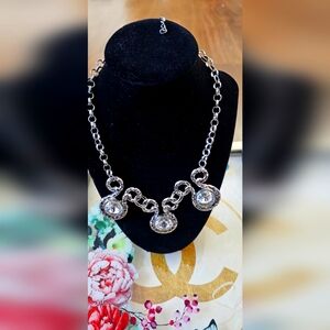 NWOT Beautiful Silver Tone Necklace